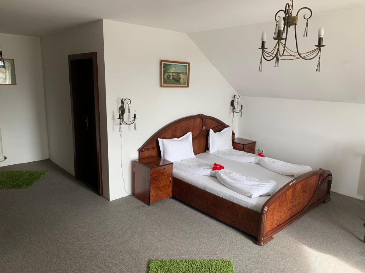Pension La Noblesse บูคาเรสต์ ภายนอก รูปภาพ