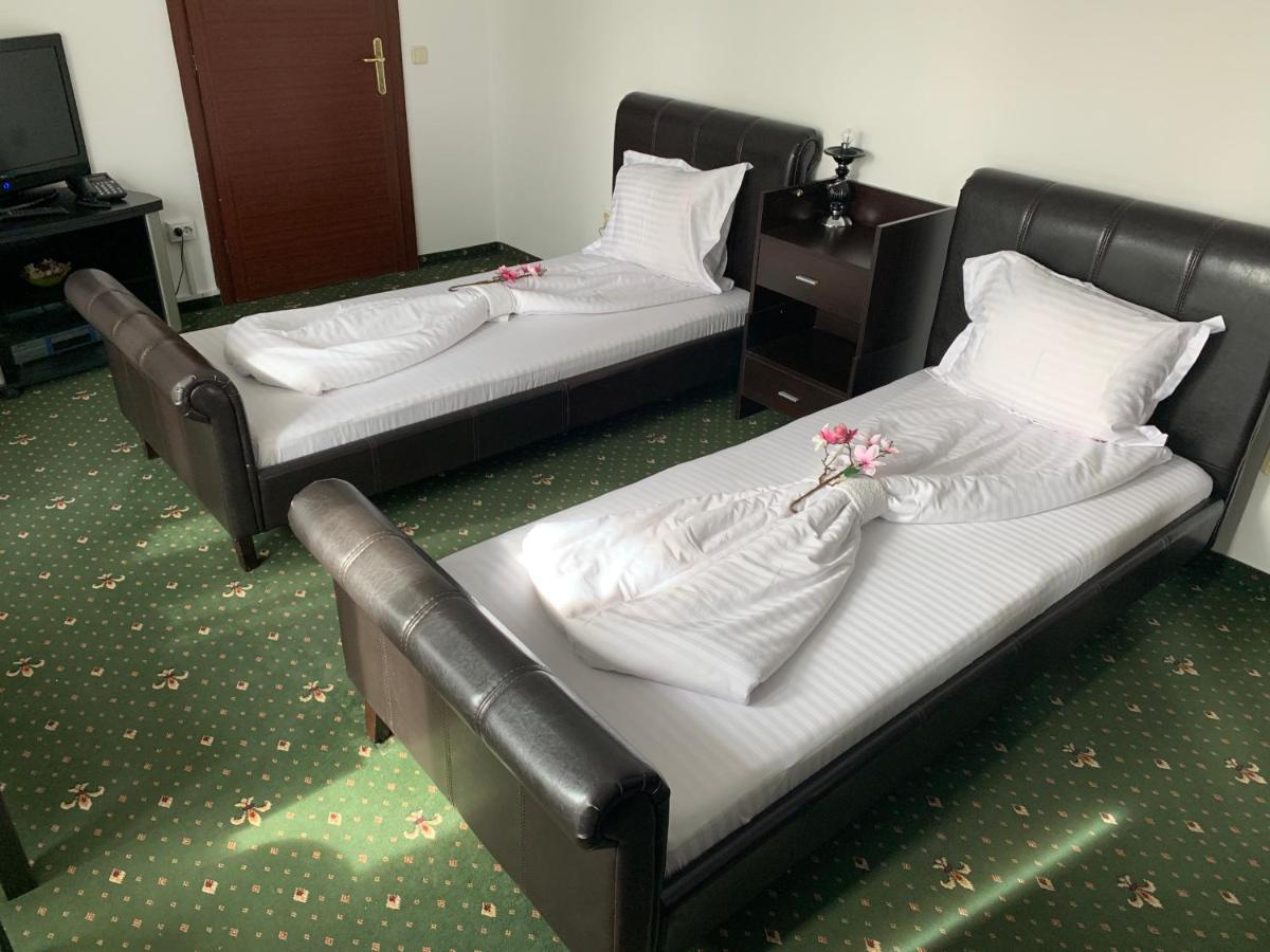 Pension La Noblesse บูคาเรสต์ ภายนอก รูปภาพ