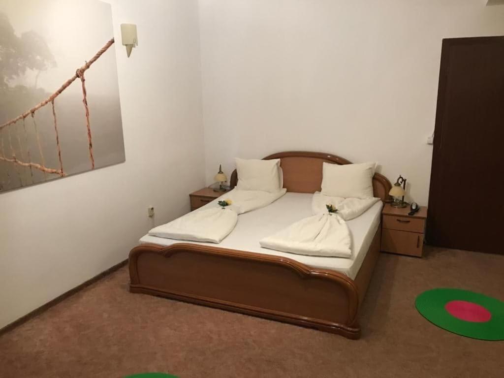 Pension La Noblesse บูคาเรสต์ ภายนอก รูปภาพ